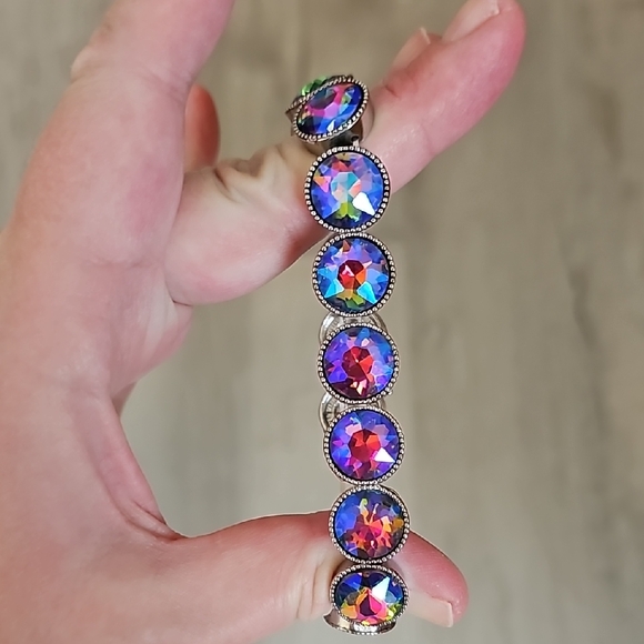 Elegant Multicolor Crystal Bracelet - Picture 6 of 10